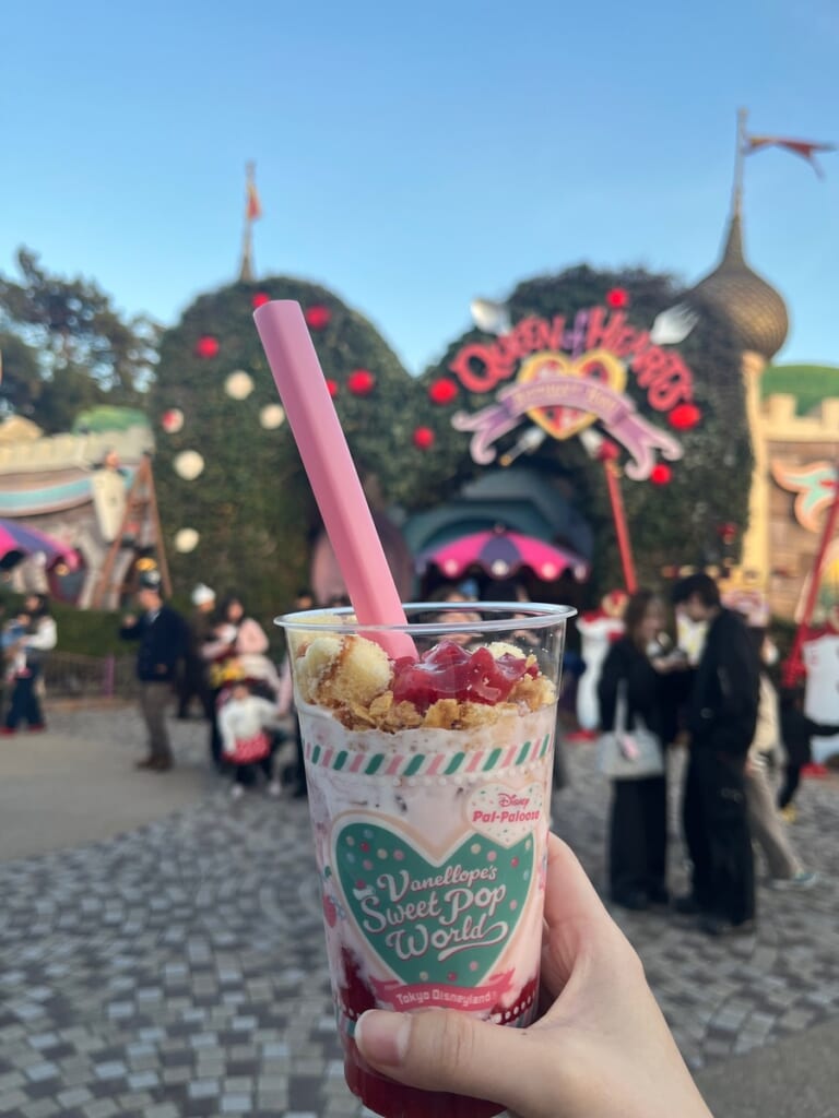 ディズニー　スペシャルドリンク　ケーキドリンク（ストロベリー）