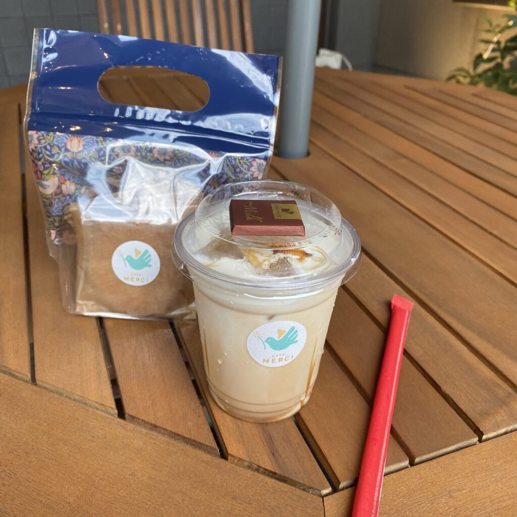 米粉のガレットとキャラメルラテ