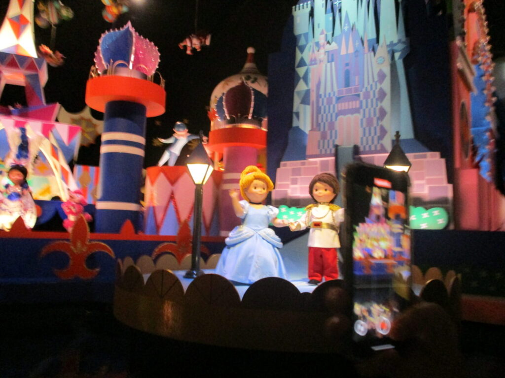 イッツアスモールワールドの写真