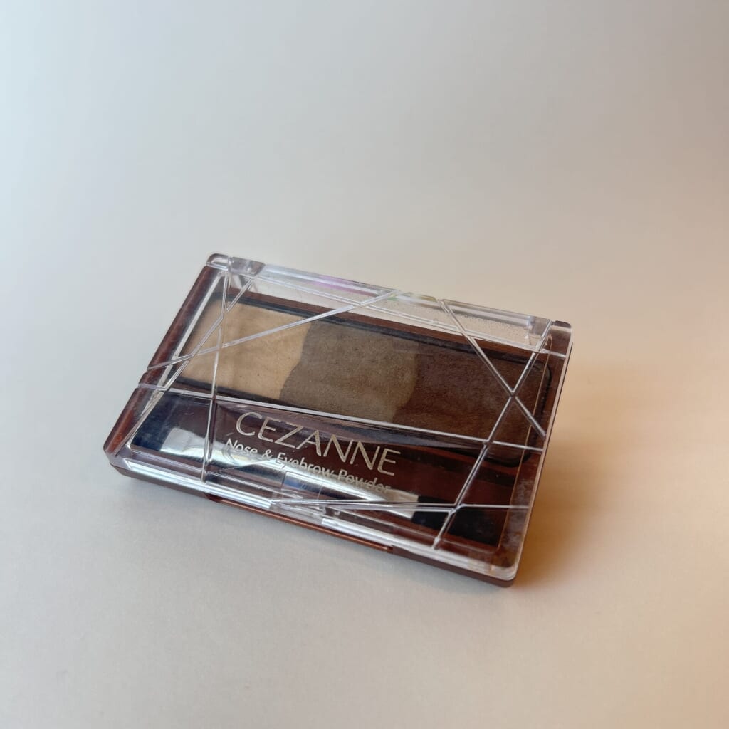 アイブロウ
眉
アイブロウパウダー
セザンヌ