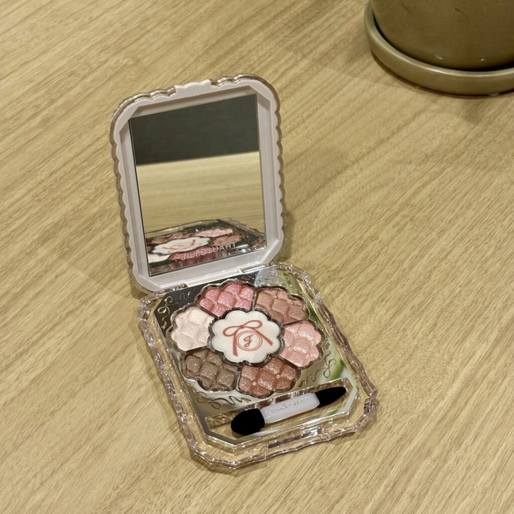 ブルームクチュール アイズの中身