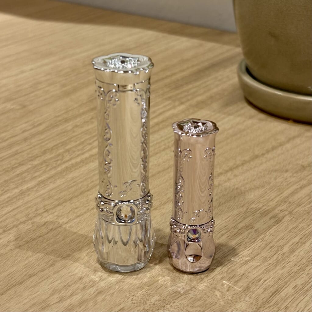 定番品（左）と限定品ミニサイズ（右）のサイズ比較