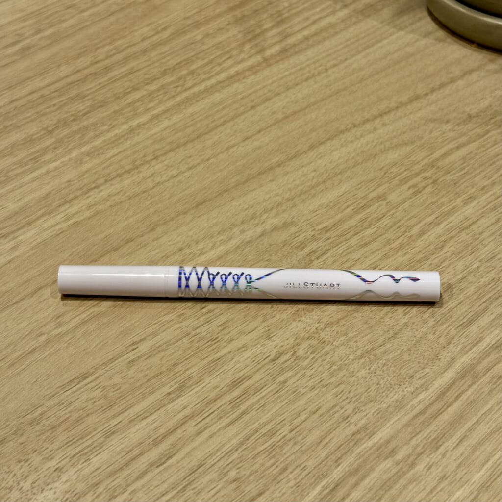 ニュアンスルック リキッドアイライナーのリボンファッションショー限定バージョン