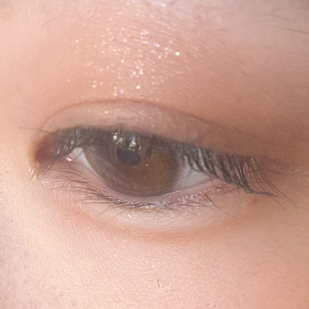 アイシャドウ
目元
末広二重