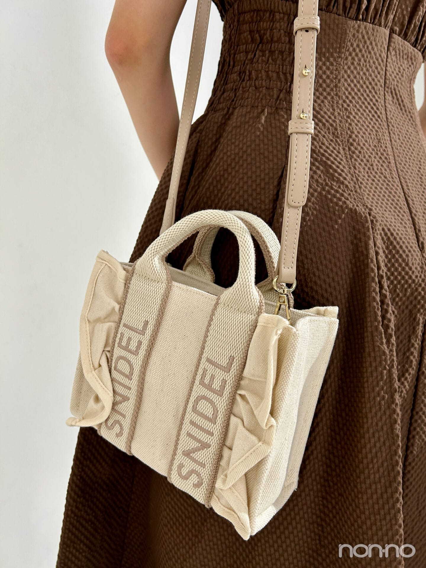 ノンノモデルの夏私服佐藤和奏のバッグ