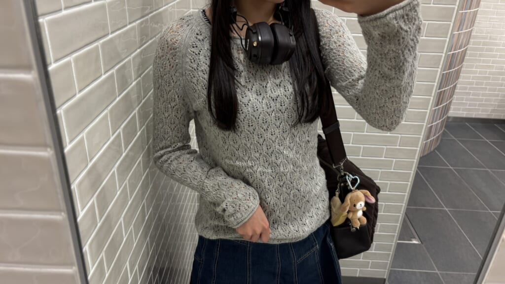 薄めニットコーデ