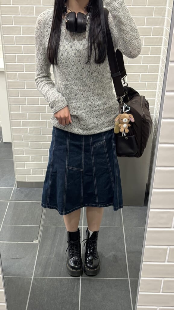 薄めニットコーデ