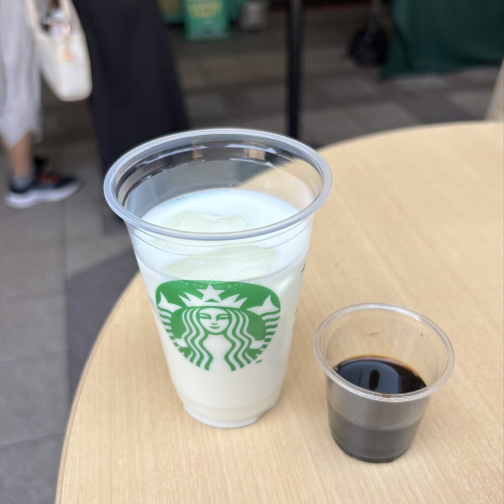 スタバの無料試飲イベントで提供されるカップとコーヒークラフト