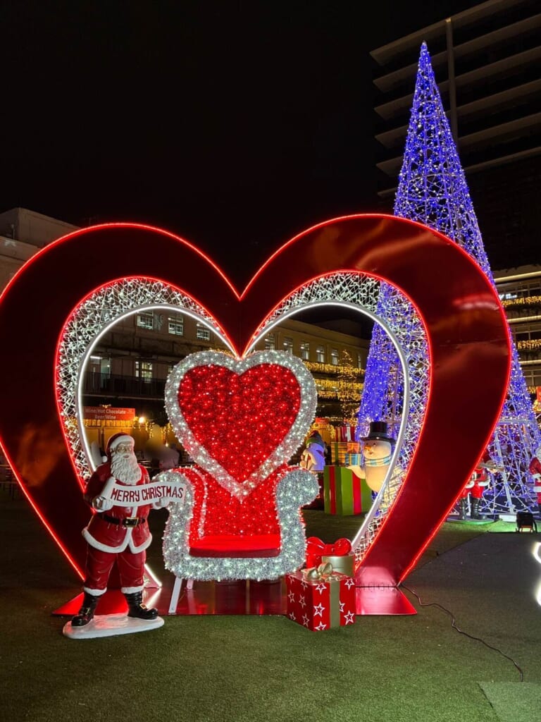 「かわいいフォトスポット」「ハート型」