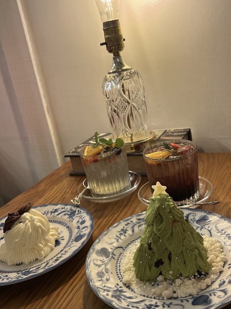 「クリスマスカフェ」「店内」