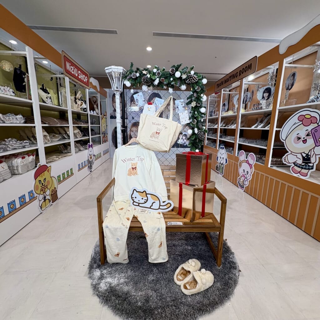 NiziUのグッズ展示