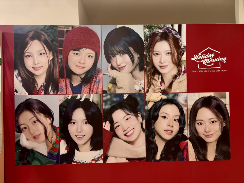 TWICEのパネル