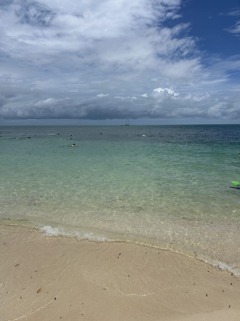 グリーン島の海の写真。