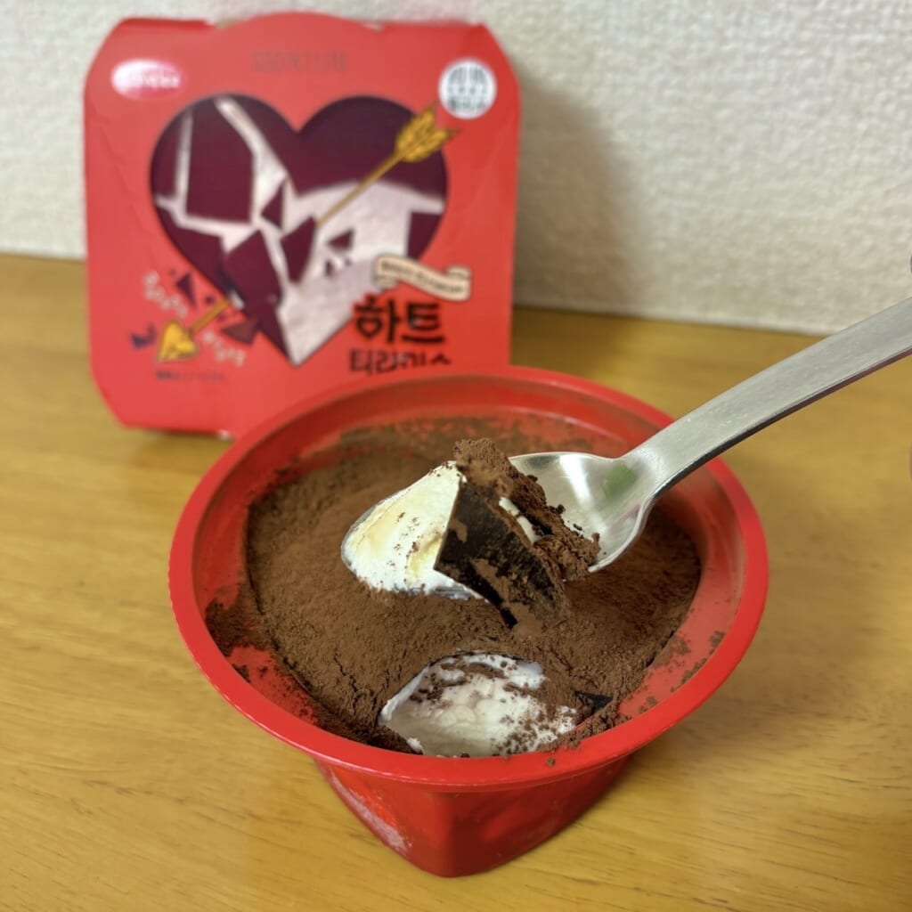 ハートティラミス
チョコを割って食べる