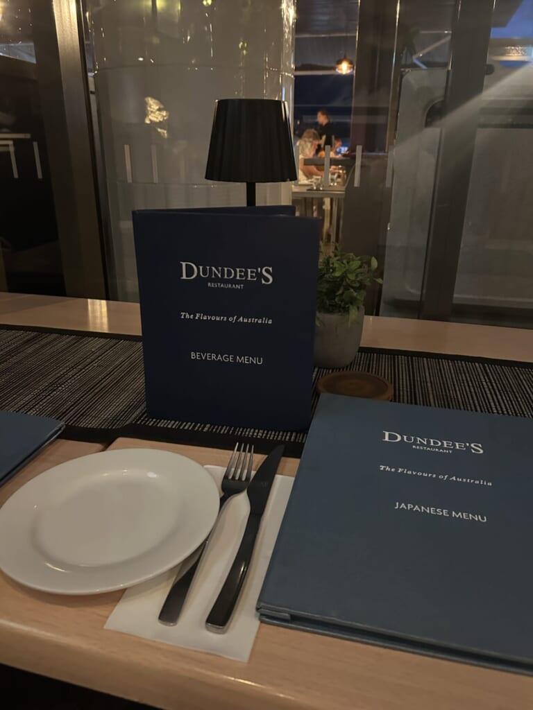 お店のロゴが入ったメニュー表の写真