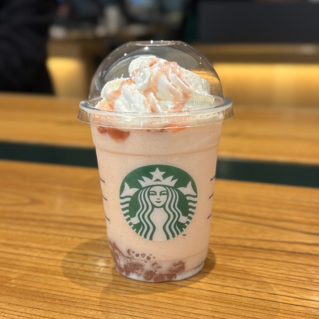 『白桃と桜わらびもち フラペチーノ®』