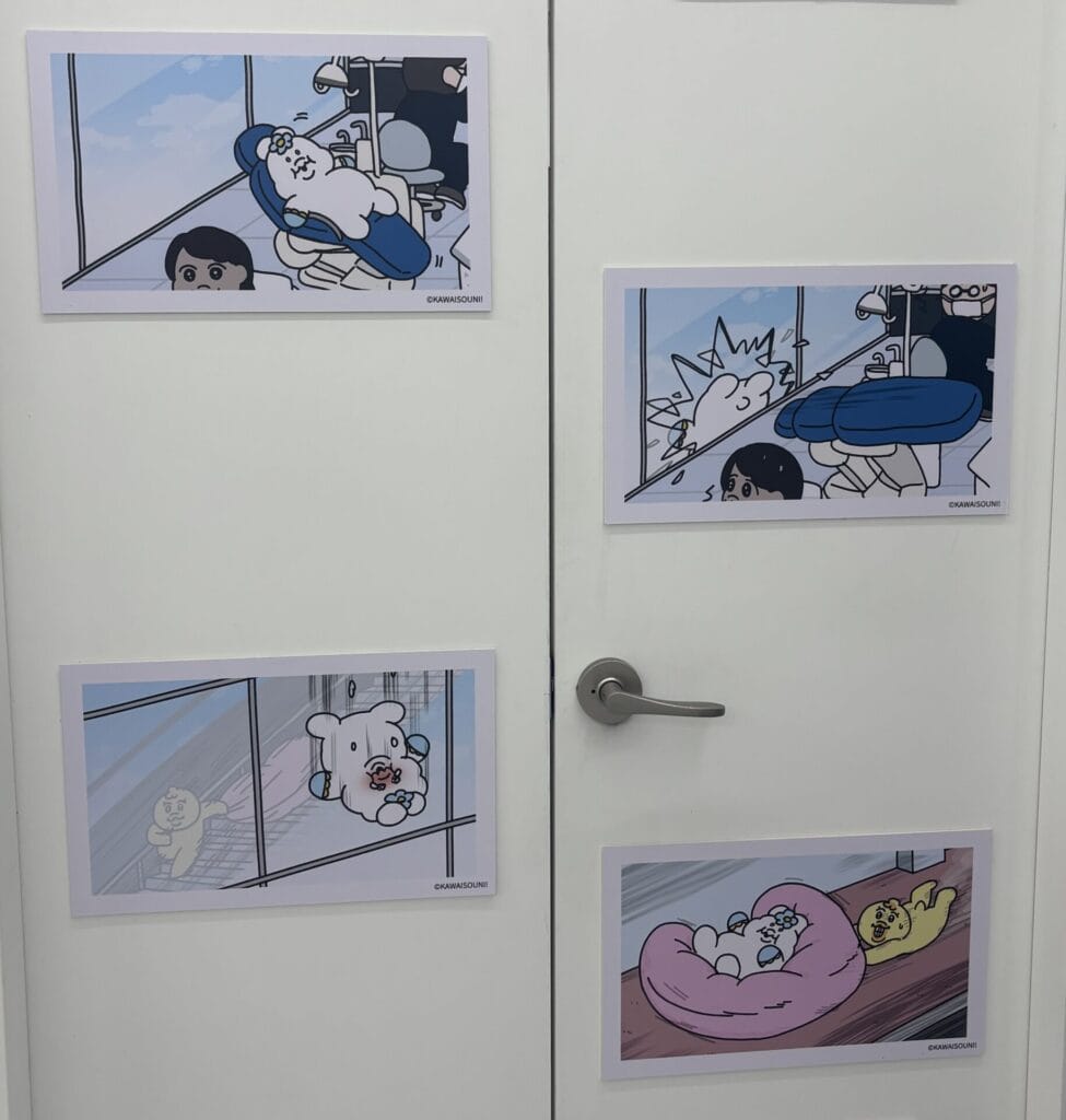 んぽちゃむ名場面が飾られたドア