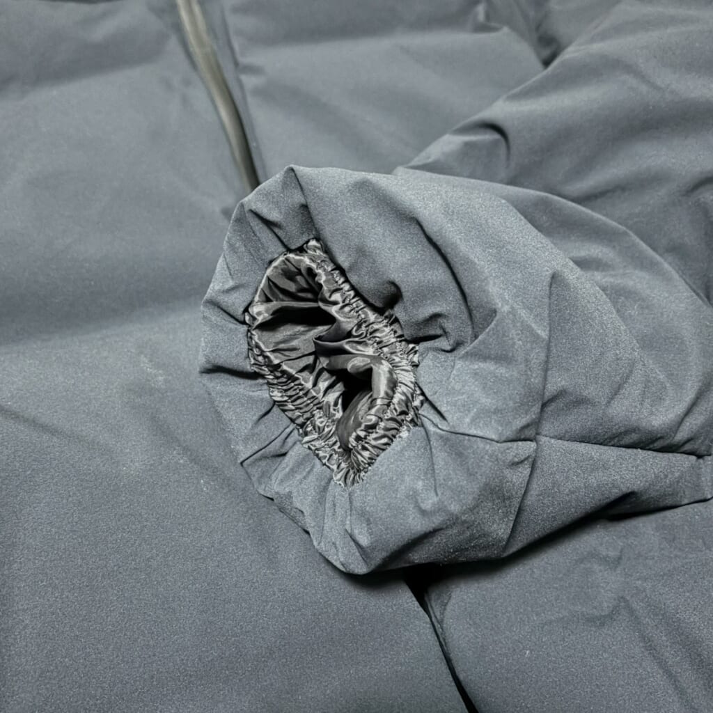 ユニクロ シームレスダウンパーカ
袖口がぴったり閉まる