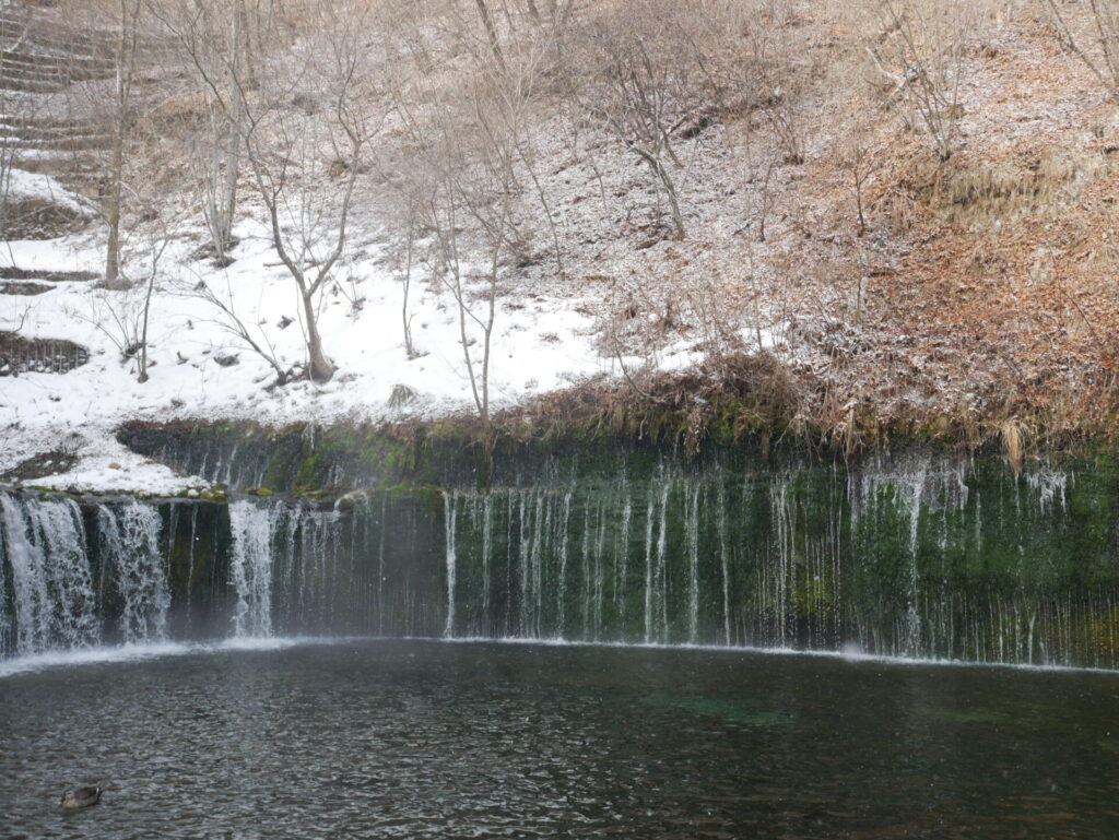 軽井沢の白糸の滝、冬景色