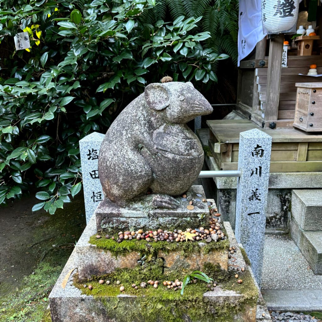 「ねずみの社」でも知られる大豊神社の狛ねずみ