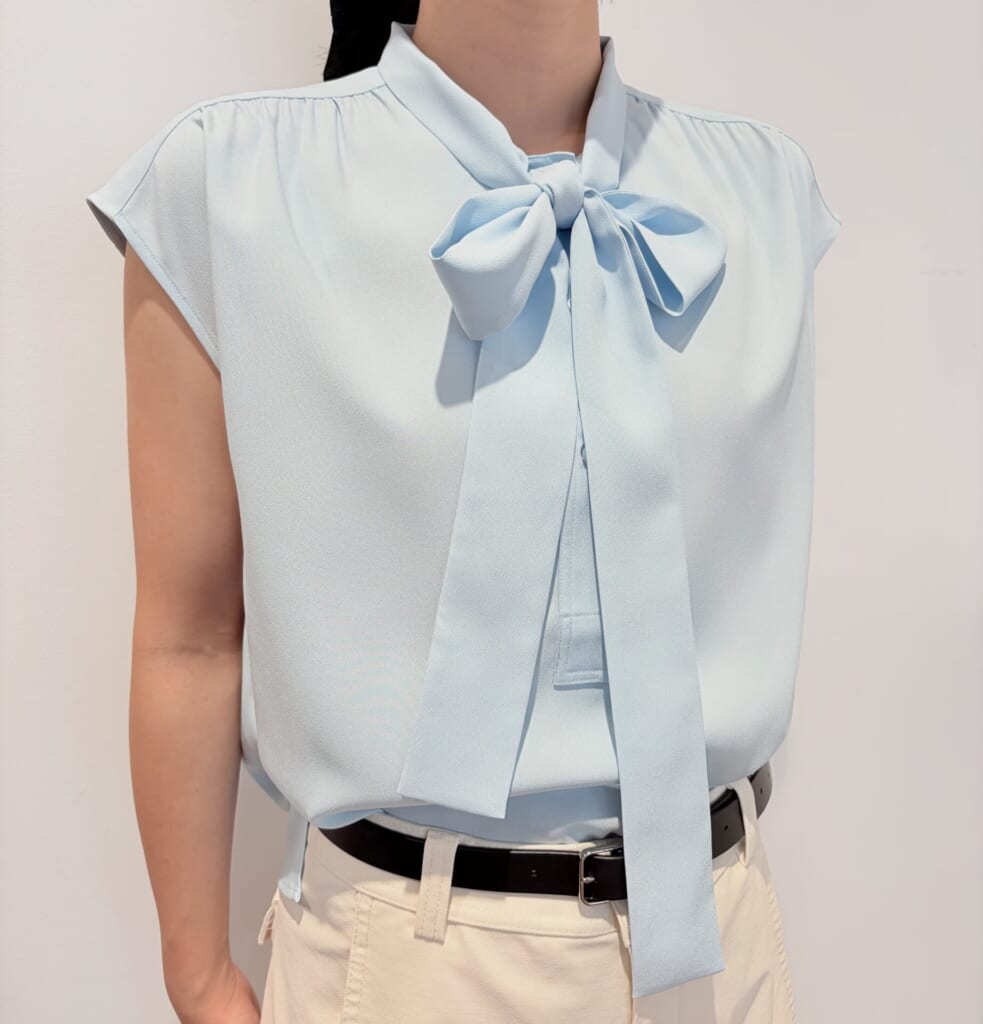 UNIQLOF.RISSO　ボウタイブラウスノースリーブ　試着