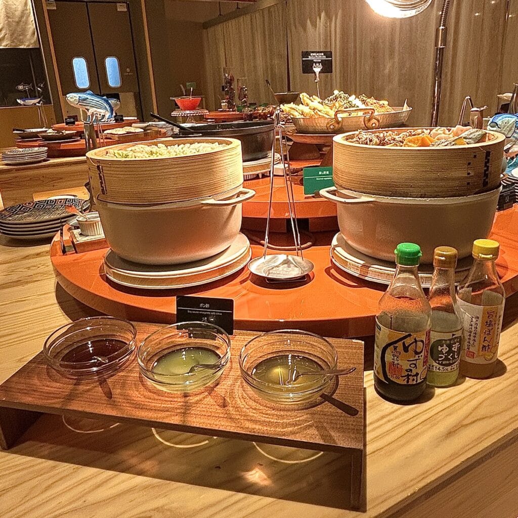 ビュッフェの高知県産のポン酢でいただく蒸し野菜のコーナー