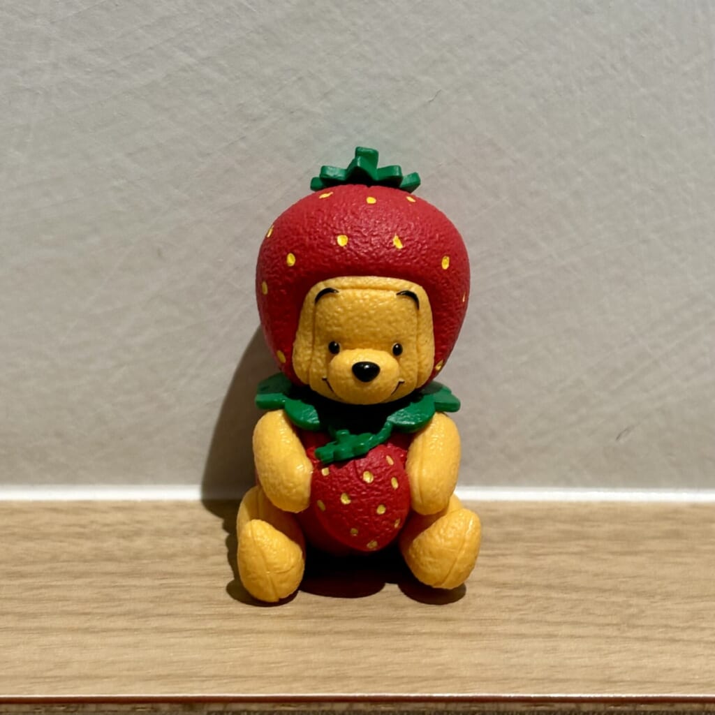 いちごのプーさんフィギュア