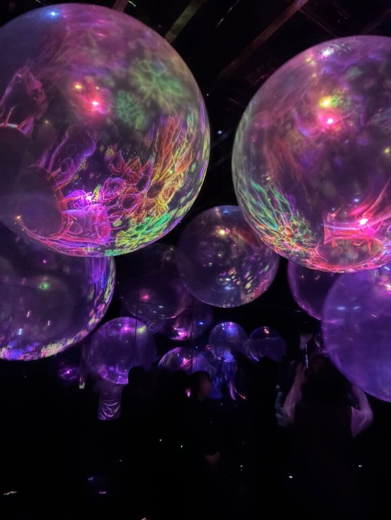 シャボン玉のようなバルーン