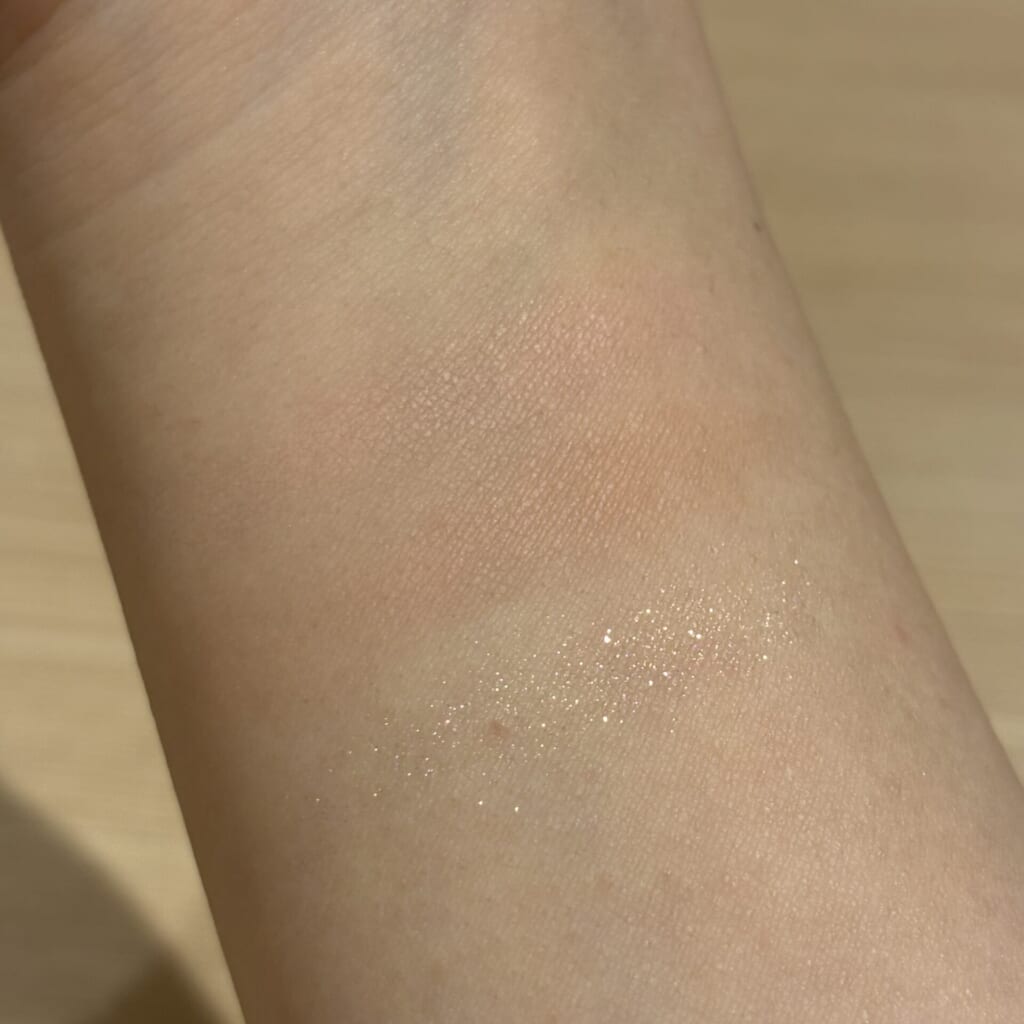 ラブクローバーパレット01番ピンクブルームのスウォッチ