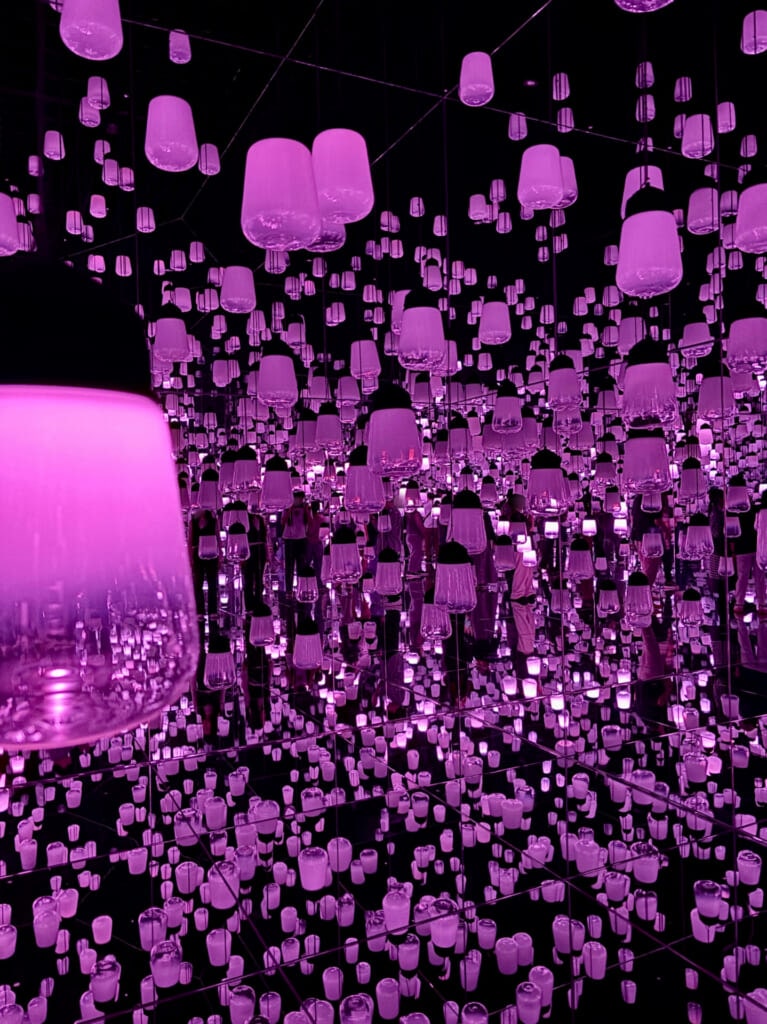 幻想的なランプの空間