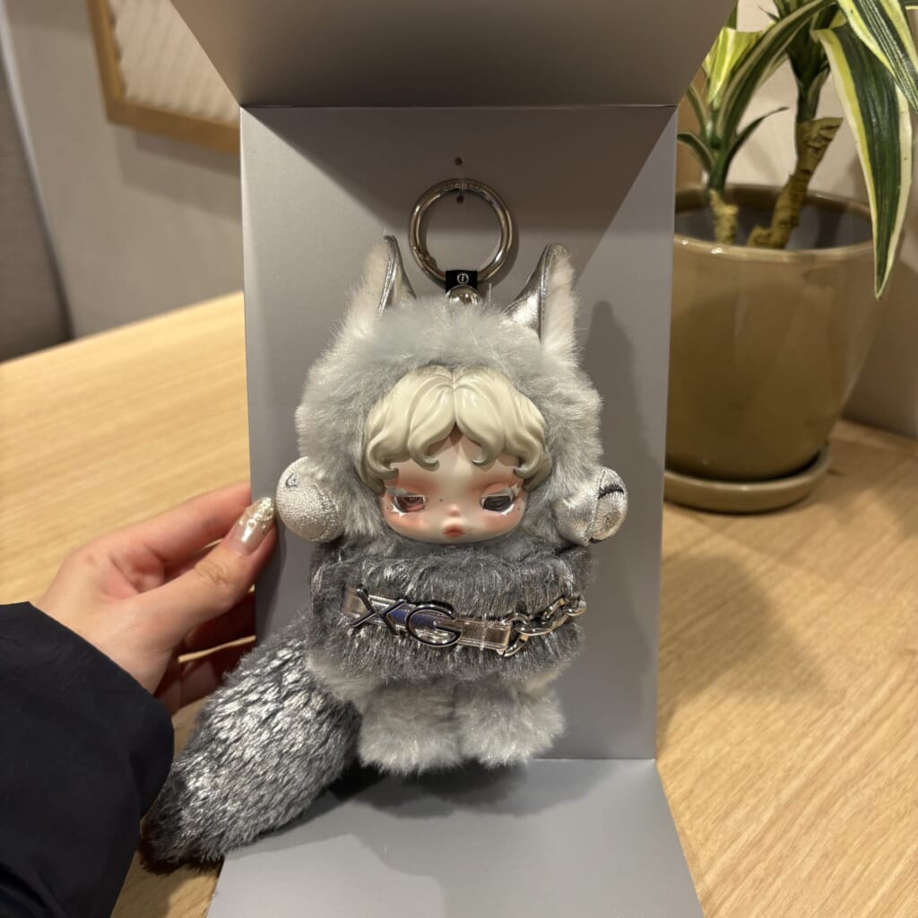 箱から取り出し、台紙についた状態