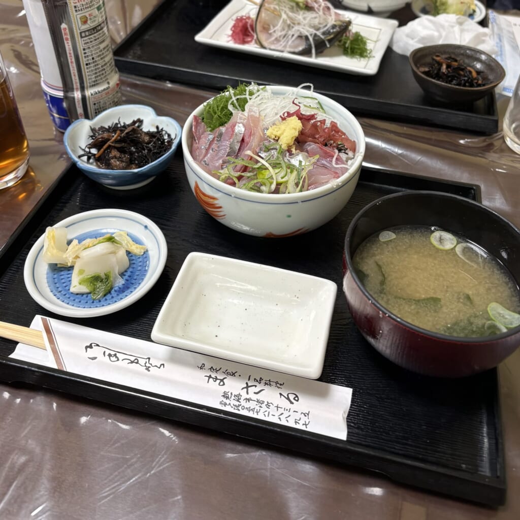 海鮮丼　熱海　鯵丼