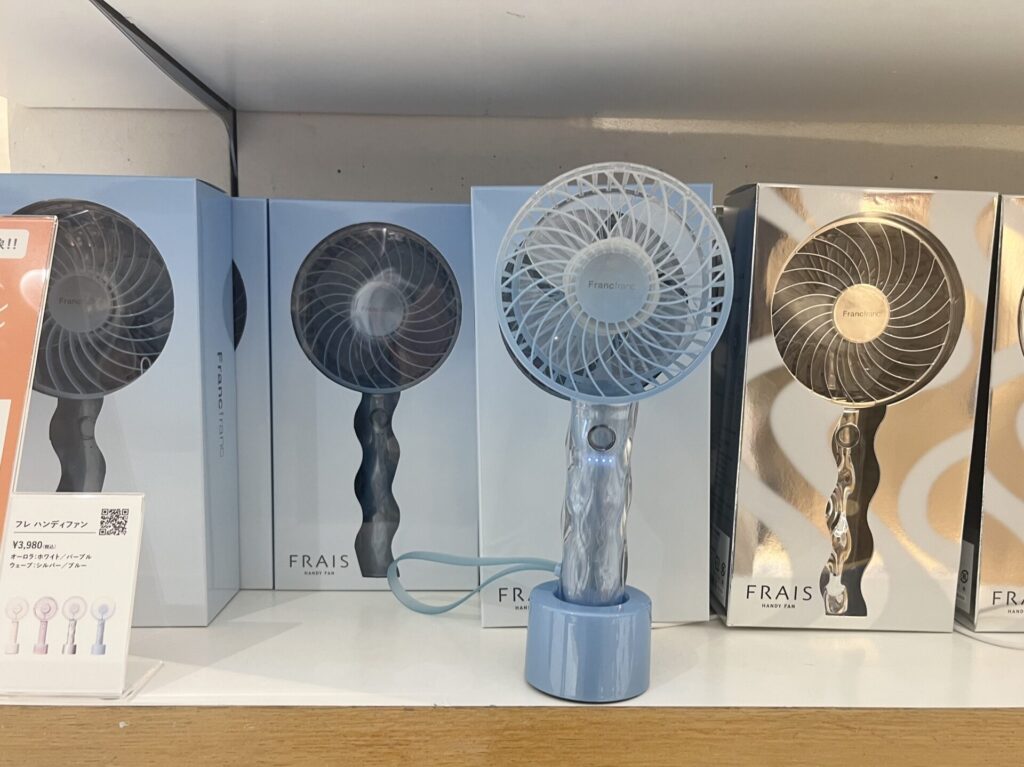 Francfrancハンディファン2025年
ウェーブデザイン