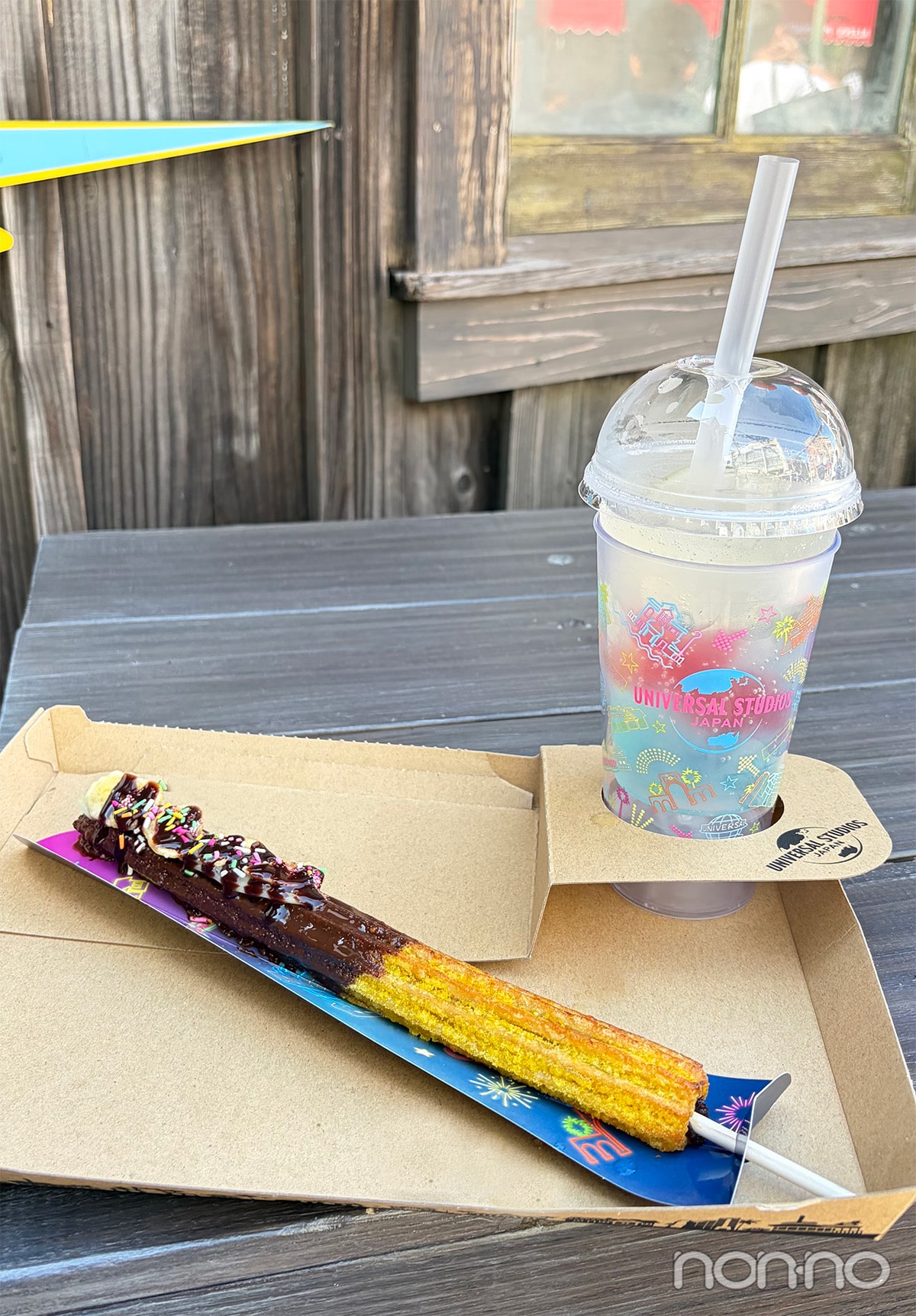 2026夏USJ食べ歩きおすすめフード「超!! チョコバナナ・チュリトスと夏祭りの金魚 レモンサイダー ネオン・カップ付き」