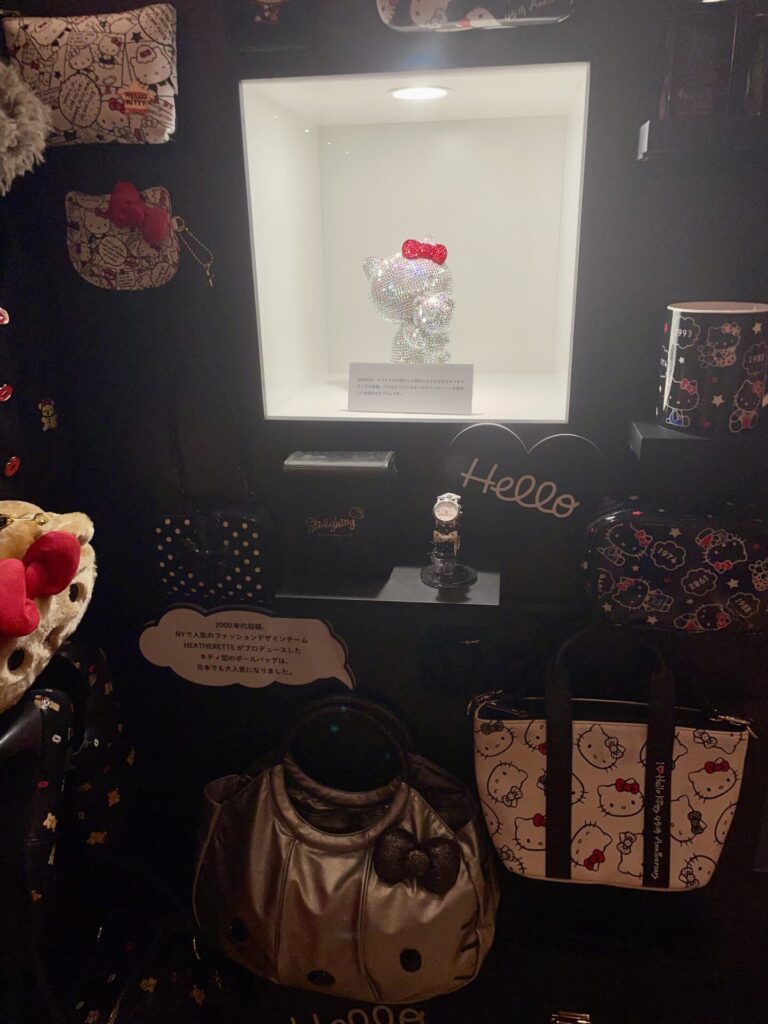 ハローキティ展、キラキラキティ展示エリア。