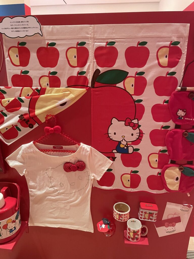 ハローキティ展グッズ展示。