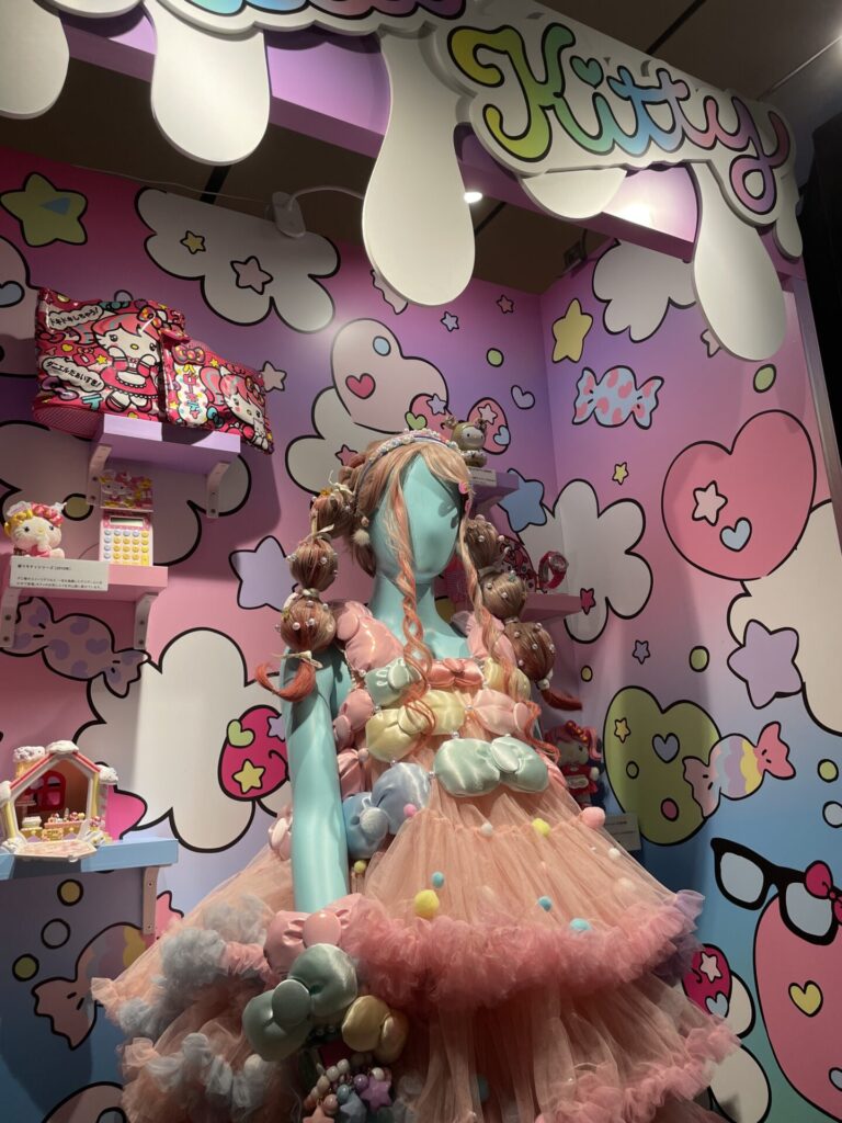 ハローキティ展、衣装展示。