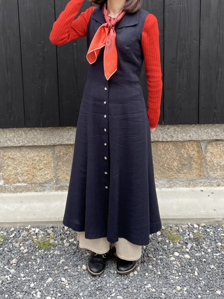 スカーフ　ワンピース　オレンジ　ニット　春コーデ