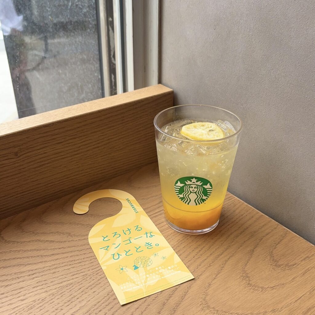 スタバのチラックスソーダマンゴー