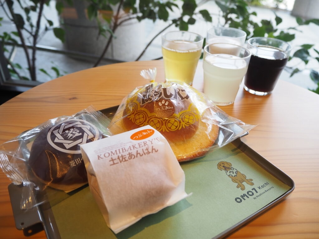 日替わり販売されているあんぱん3種と、高知のドリンク4種類