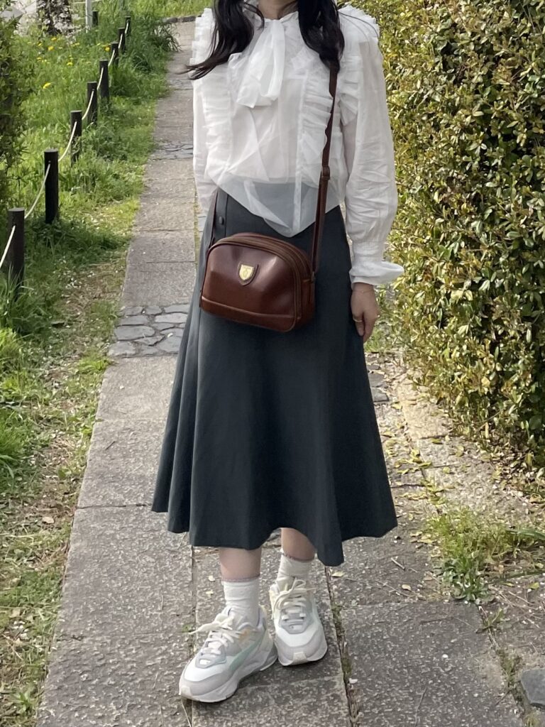 ブラウス　GRL　ホワイト　グリーン　春コーデ