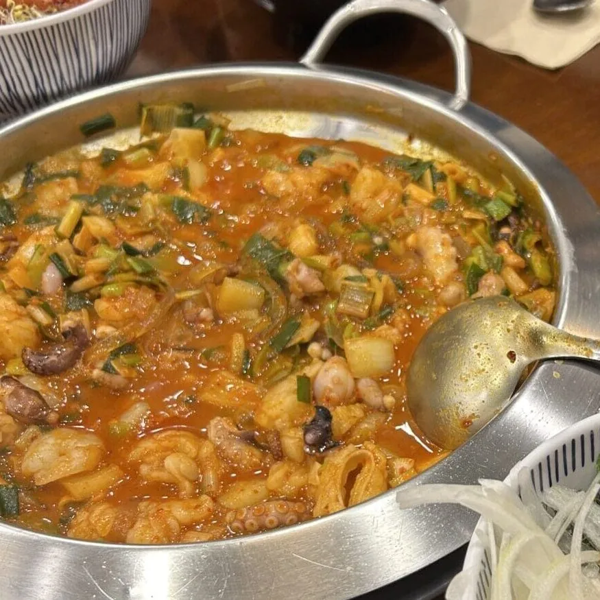 大学生エディターズ 聖水おすすめグルメ 「サウィ食堂」のナッコプセ