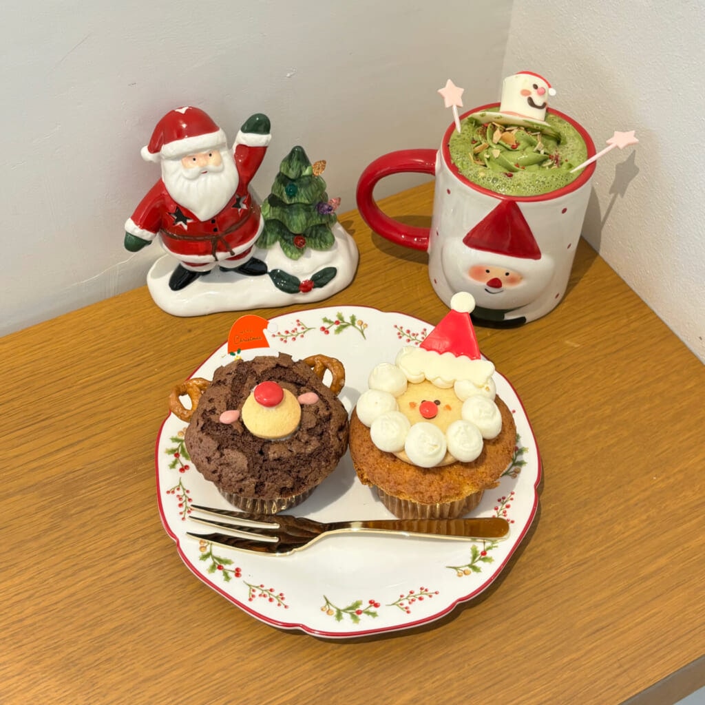 サンタマフィンとトナカイマフィンと抹茶ラテ