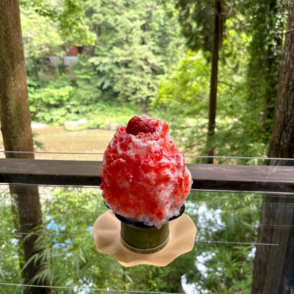 楽庵のかき氷いちごミルク味