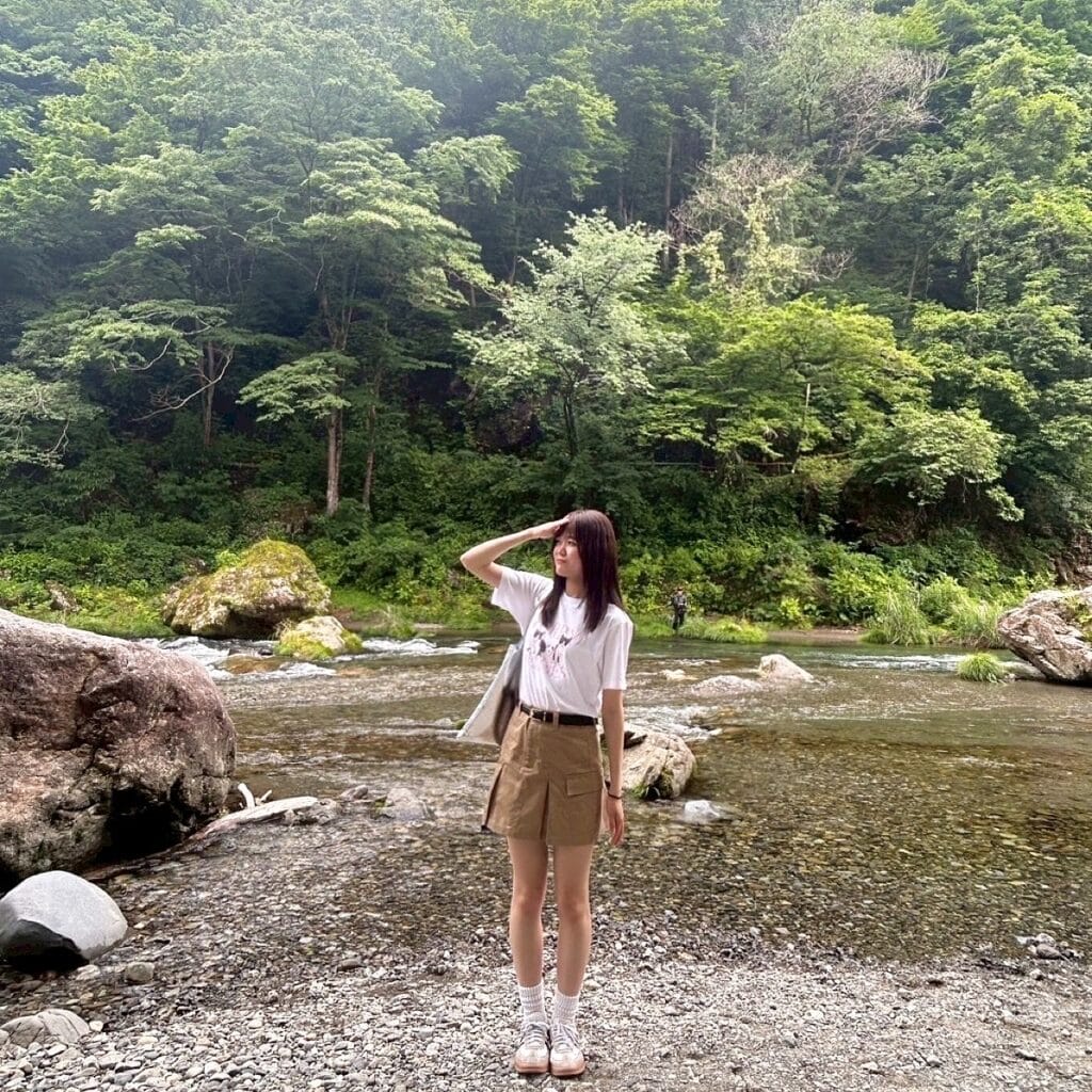 秋川の川沿い。茶房水の音の目の前