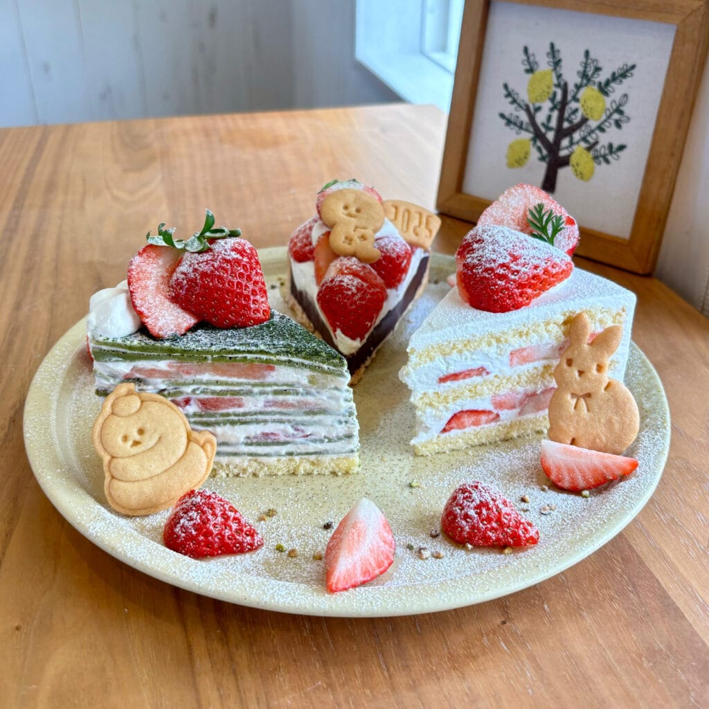 苺のショートケーキ、苺の生チョコタルト、苺と抹茶のミルクレープ
