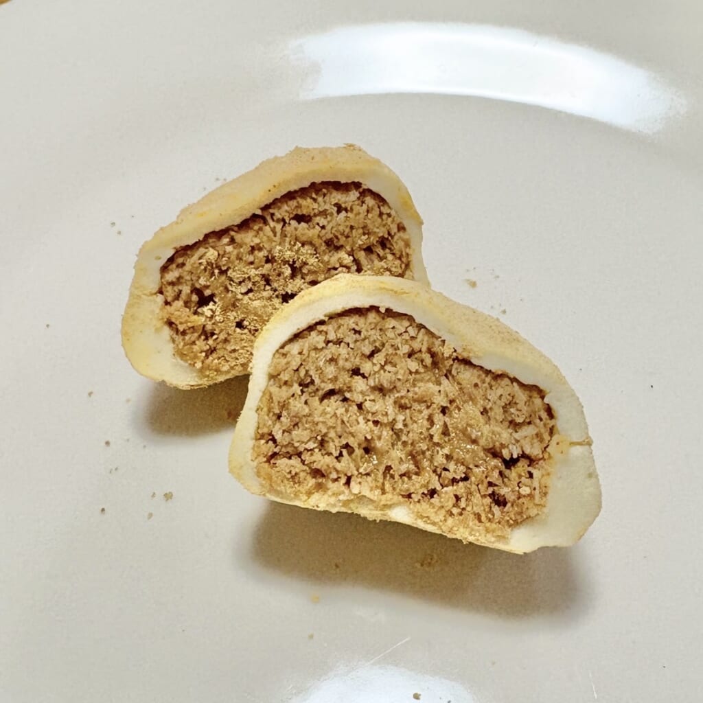 HELLO! DONUTSのドバイもちクッキー きなこ　断面