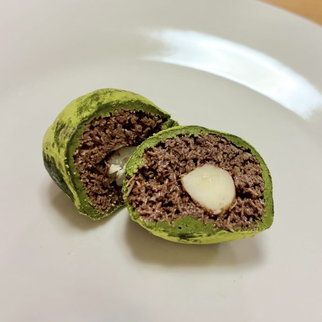 HELLO! DONUTSのドバイもちクッキー 抹茶　断面