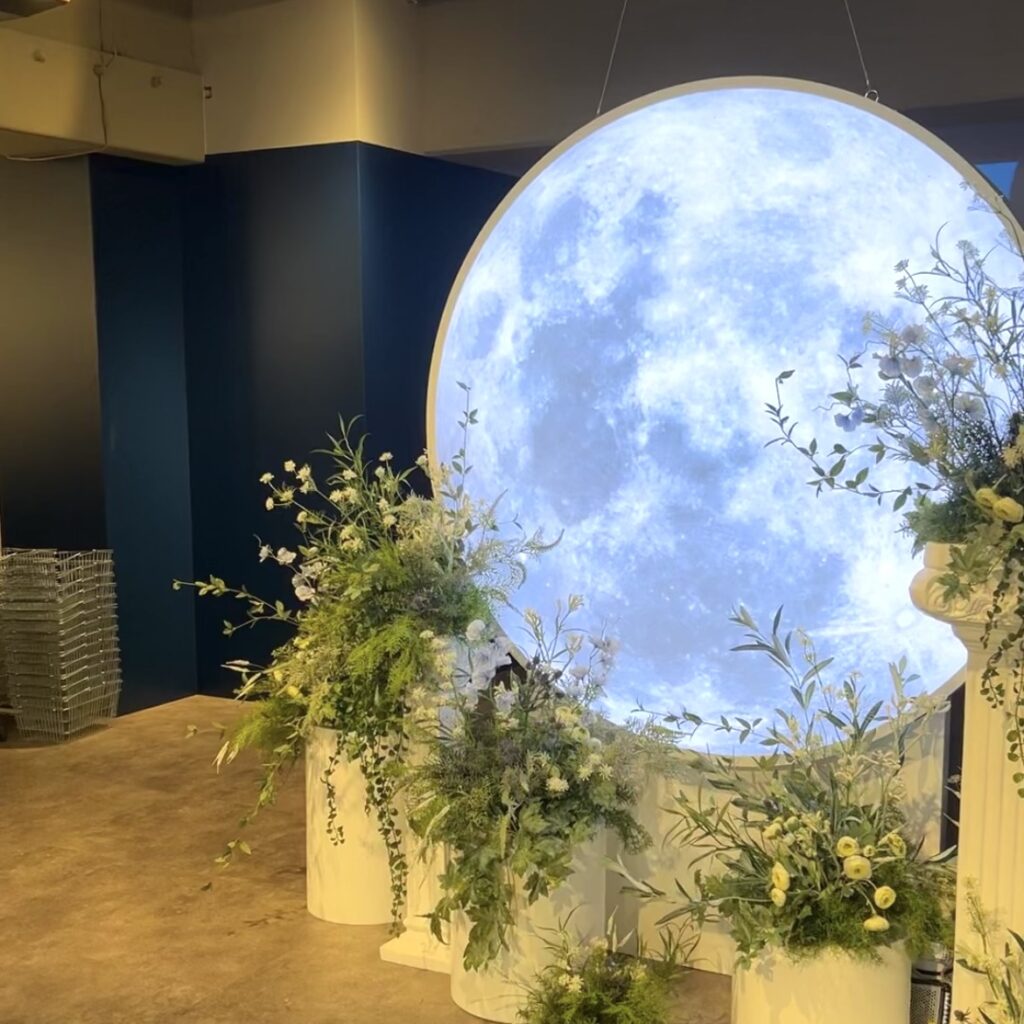 ENHYPEN WORLD TOUR ‘WALK THE LINE’ IN JAPAN -SUMMER EDITION- POP UP STORE
月のオブジェ