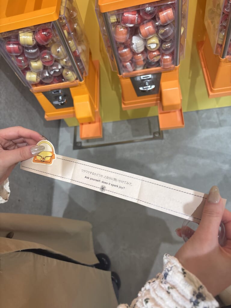 ステッカーとおみくじ